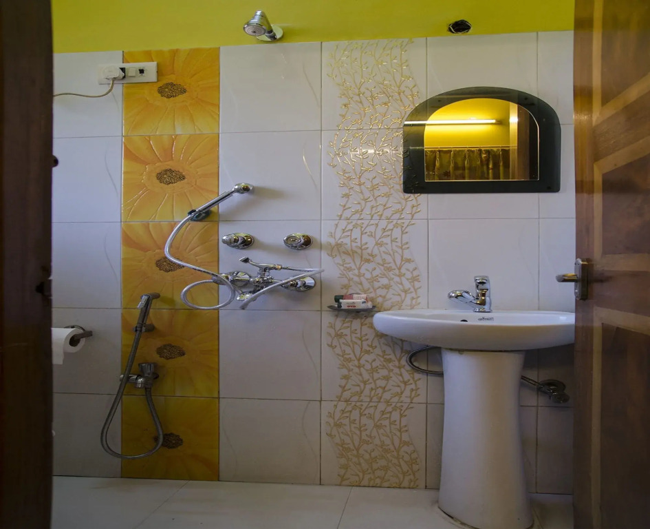 Landmark AB Block Hotel By OYO Rooms