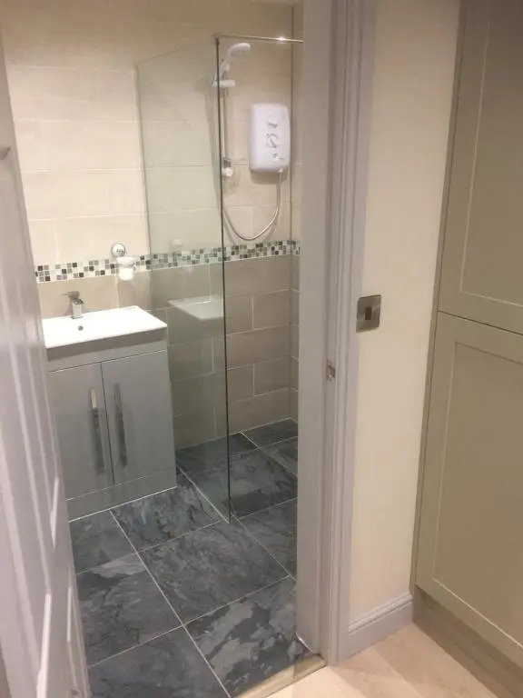 Private en-suite guestroom Ruthin