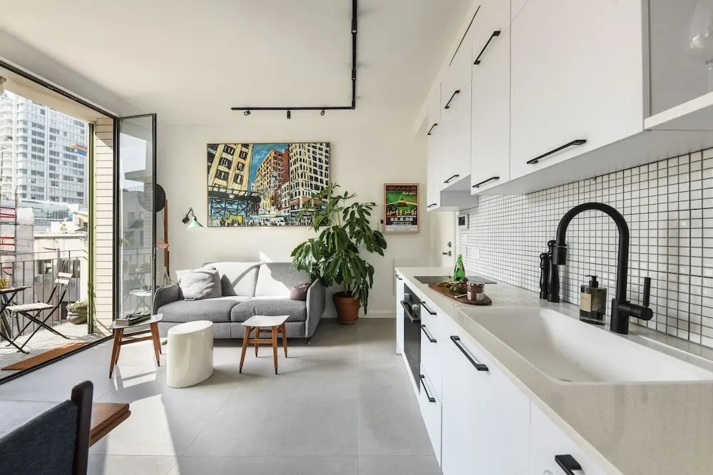 Artistic 2BD Apt w Balcony on Montefiore