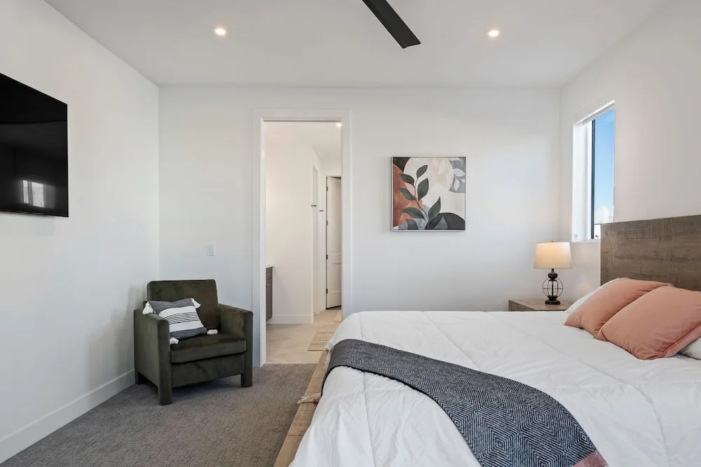 Hello Sunshine 6 Bedroom Home