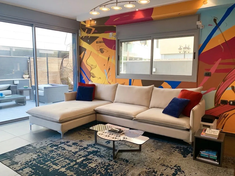 FeelHome Israel - Graffiti Beach House