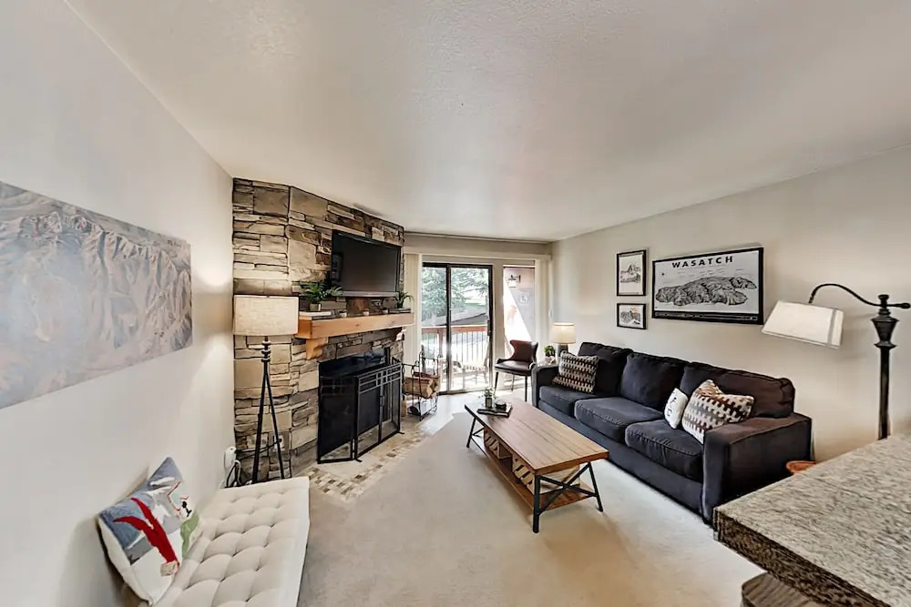 Spacious Modern With Private Saltwater Pool 1 Bedroom Condo
