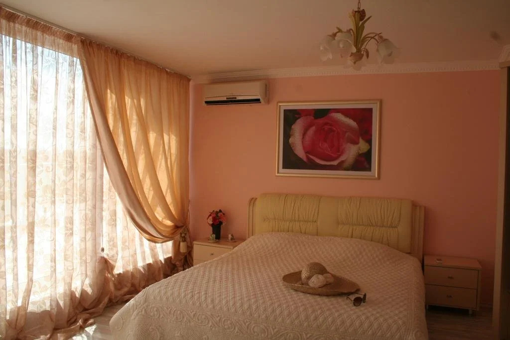 Rose Garden Omax Apartments