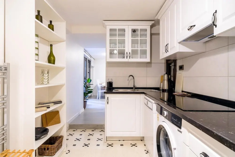 Convenient Flat w Garden 10 min to Galataport
