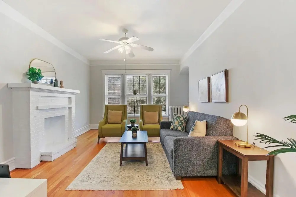 Feel at Home 2BR Apt - Buckingham 3