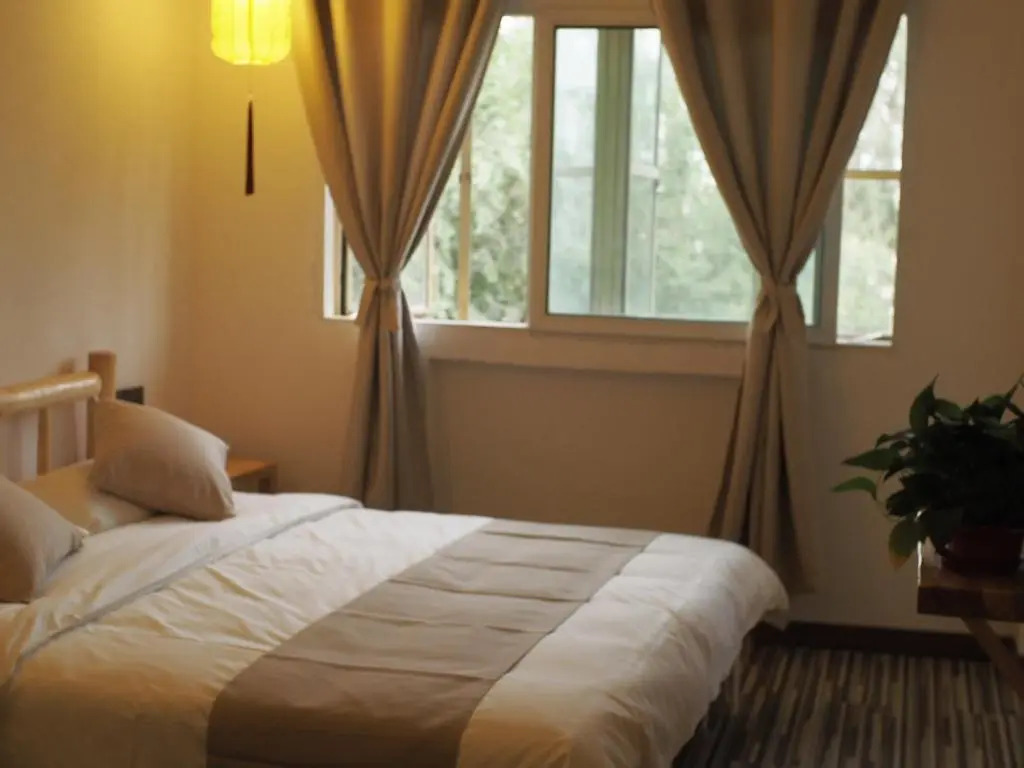 Right Here Hotel
