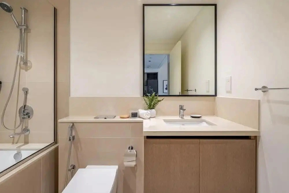 1 BR Apt Luxury at Burj Crown All Bills Included