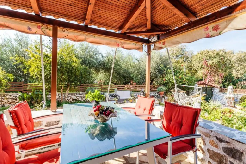Elia Luxury House - Manis Garden Retreat