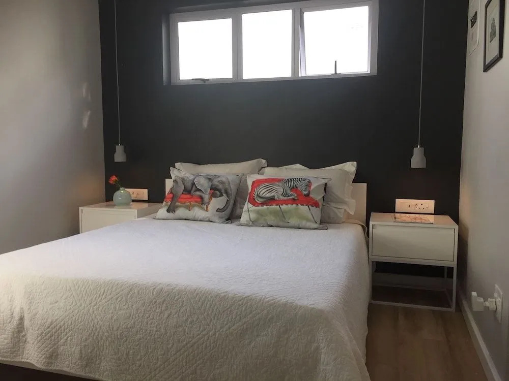 Central Claremont Garden Apartment