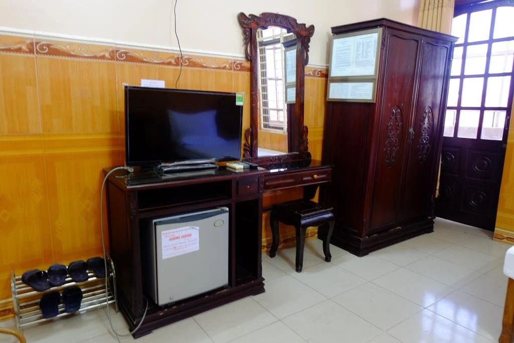 PHÚ QUÝ HOTEL near ĐÔNG KINH MARKET
