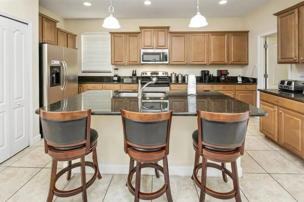 Contemporary 5 Bed 5 Bath Single Family With Upgrades