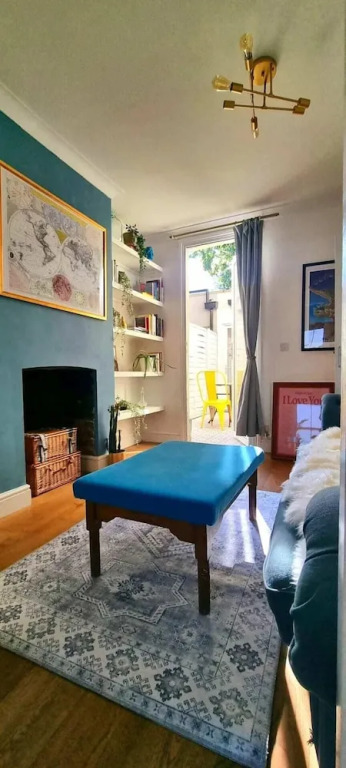 Stylish 3 Bedroom Townhouse in Brockley With Large Garden