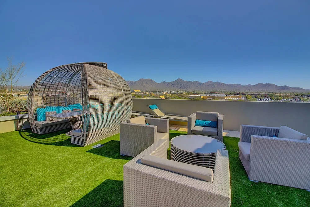 Rooftop Pool, Views, Close to Shops & Dining C4427