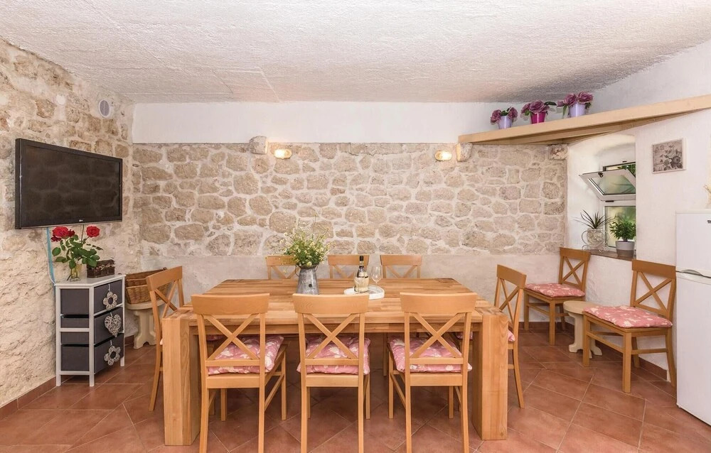 Amazing Home in Podgora with Hot Tub, WiFi & 4 Bedrooms