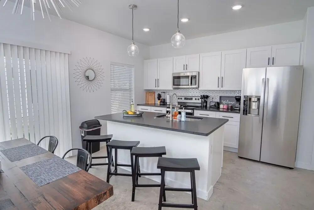 Clean & Peaceful Stays 3BR Near Exciting Downtown