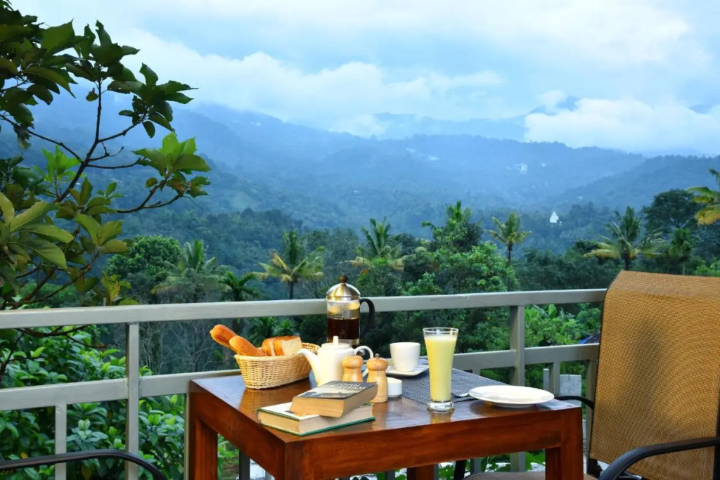 Mistletoe Munnar Homestay & Cafe