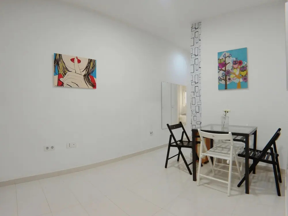 Apartamento de 2 Habitaciones, bajos, en Puerta del Angel AZBD