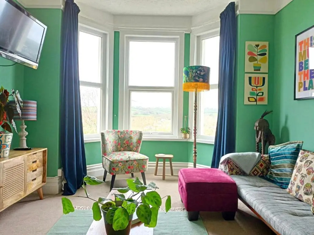 Unique 2-bedroom Coastal Town Retreat