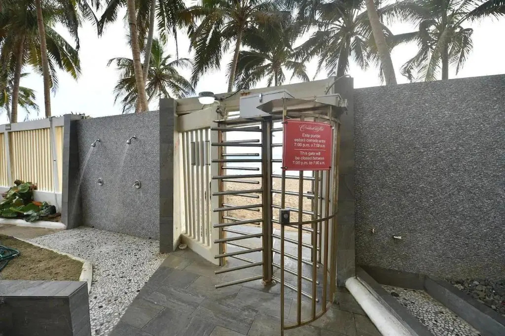 KASA Las Palmas studio apt for 2 OCEAN VIEW BEACHFRONT CONDO POOL