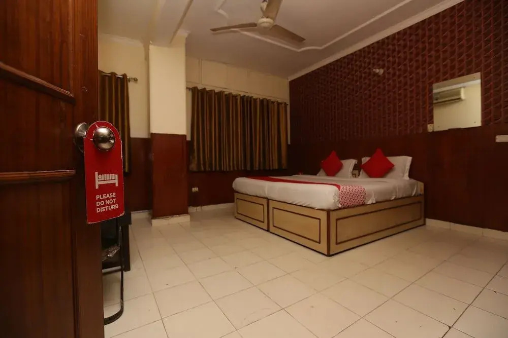 OYO 19452 Hotel Swift Inn