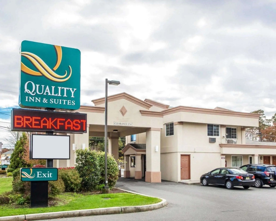 Hibiscus Inn & Suites