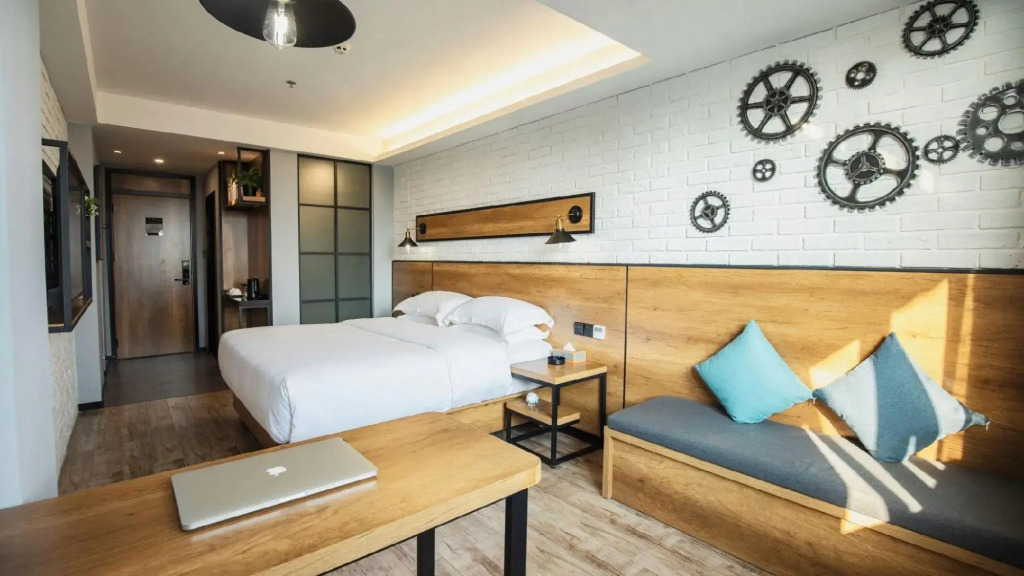 Light Isle Hotel