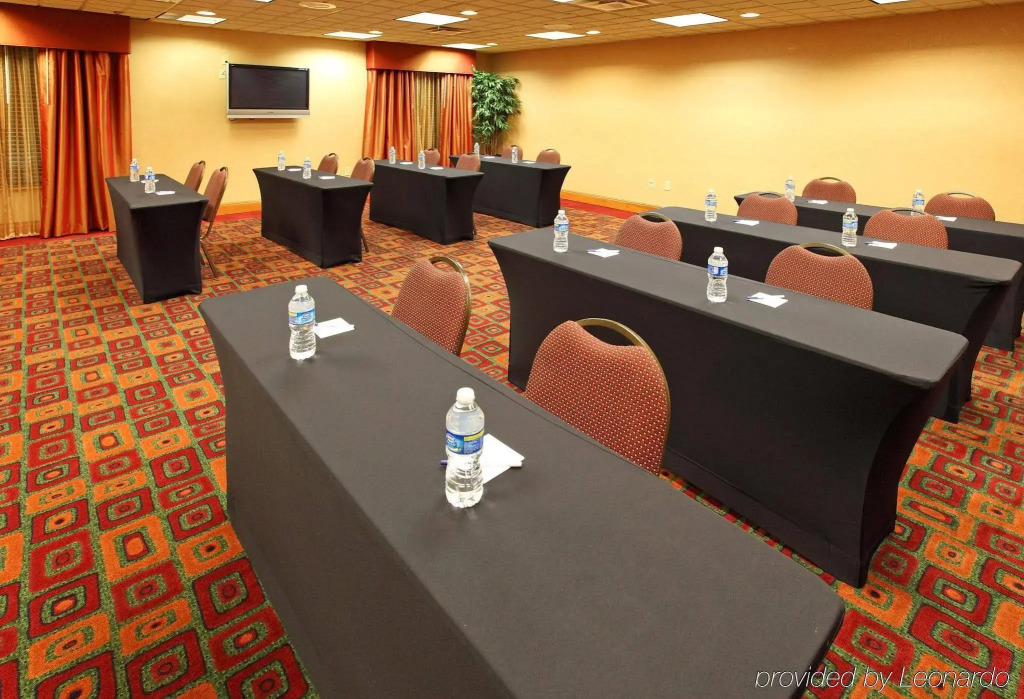 Country Inn & Suites by Radisson, Tyler University Area