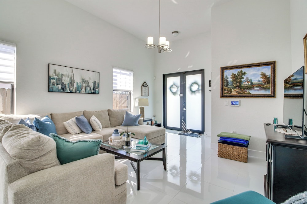 Easy Park & University Access! Family Miami Escape