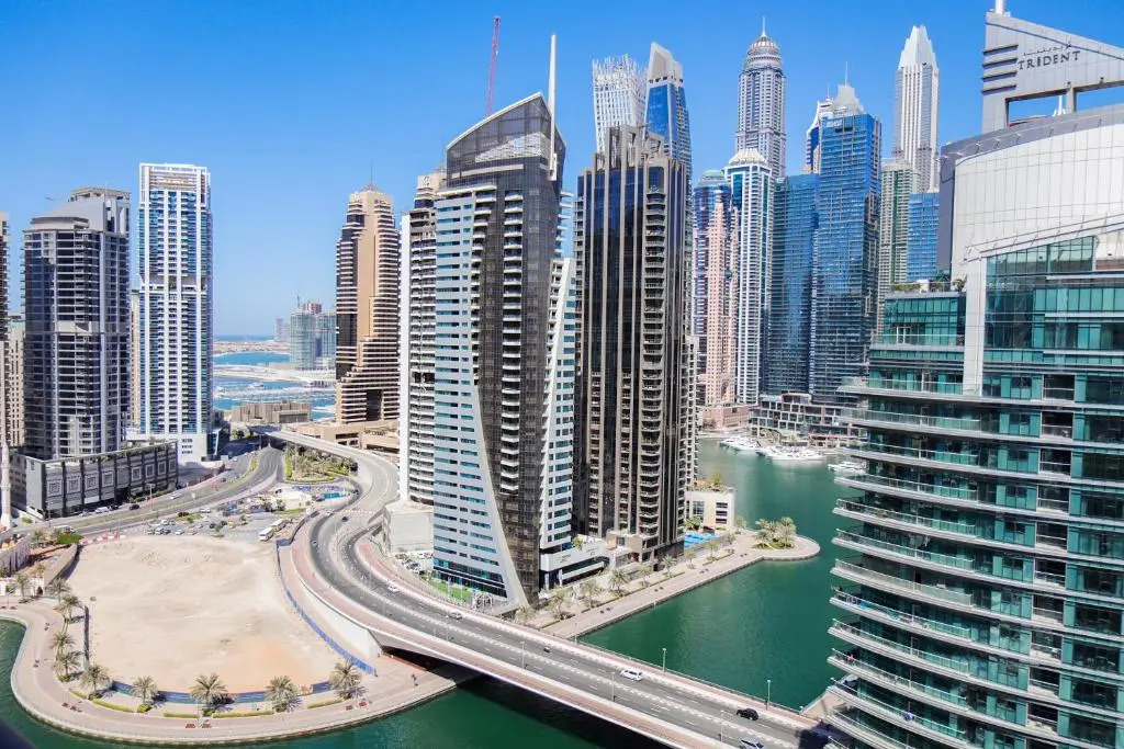 Signature Holiday Homes - Newly Furnished 1 BHK in Time Place Tower, Dubai Marina