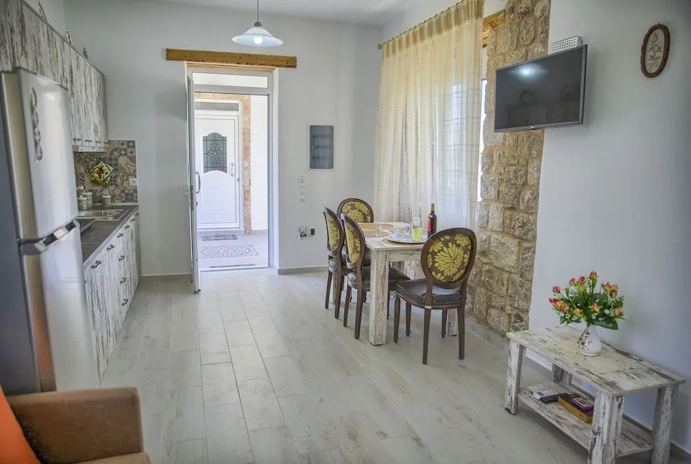 Haraki Stone Apartments
