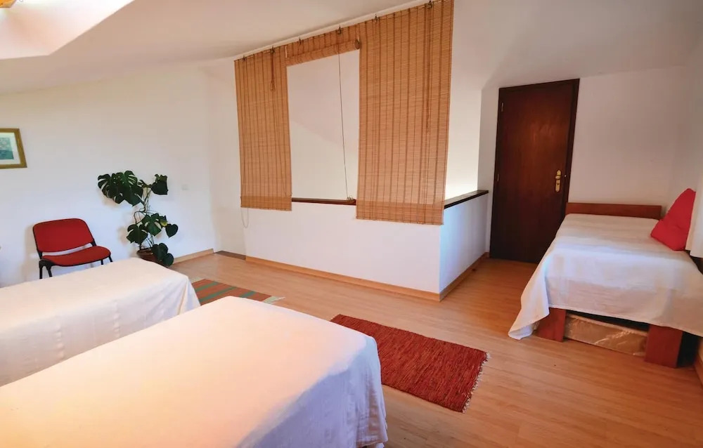 Stunning Home in Urzal- Carvoeira With 2 Bedrooms and Wifi