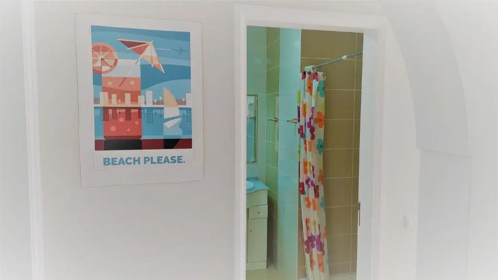 3 bedroom apartment in Oura Albufeira with amazing pool at walking distance to beach, strip and old town, WIFI and AC, private condo