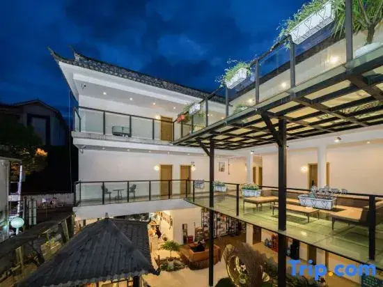 Jiuge Light Luxury Homestay(Dali Old City Erhai Store)