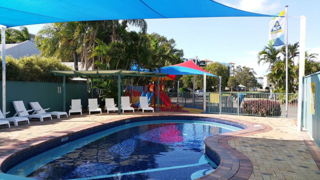 Alex Beach Cabins and Tourist Park