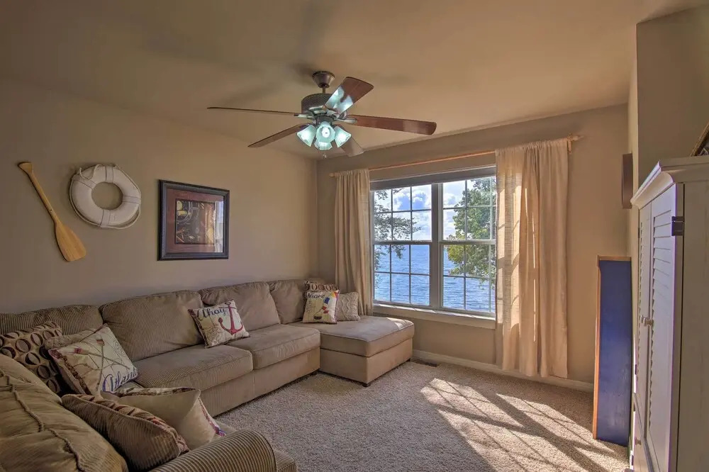 Lakefront Home w/ Shared Boat Ramp in Grove!