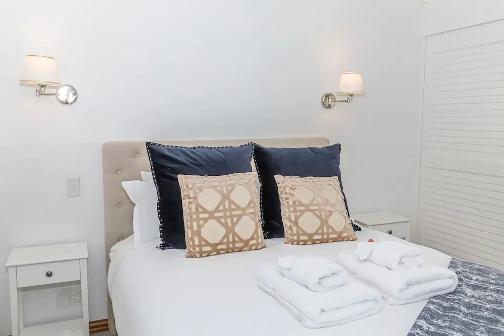 Elegant 2BR Princes Wharf Apartment
