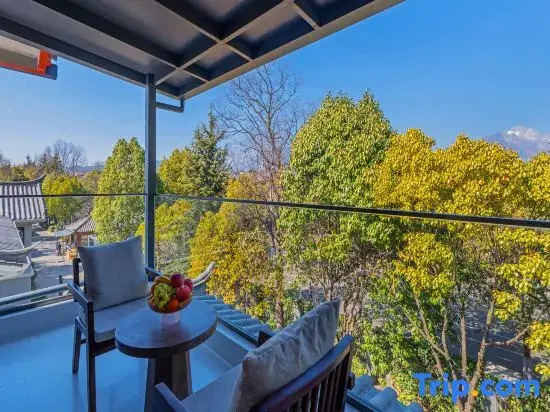 Qianshan Muxue · Sun Goldens · Yulong Snow Mountain View · Golden Snowscape Designer Lodge