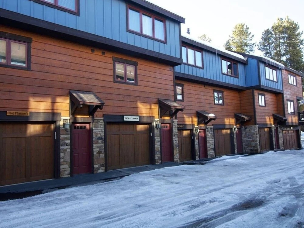 #1695 Winterpoint 2 Bedroom, 2.5 Bath, Walk to Snowflake Lift