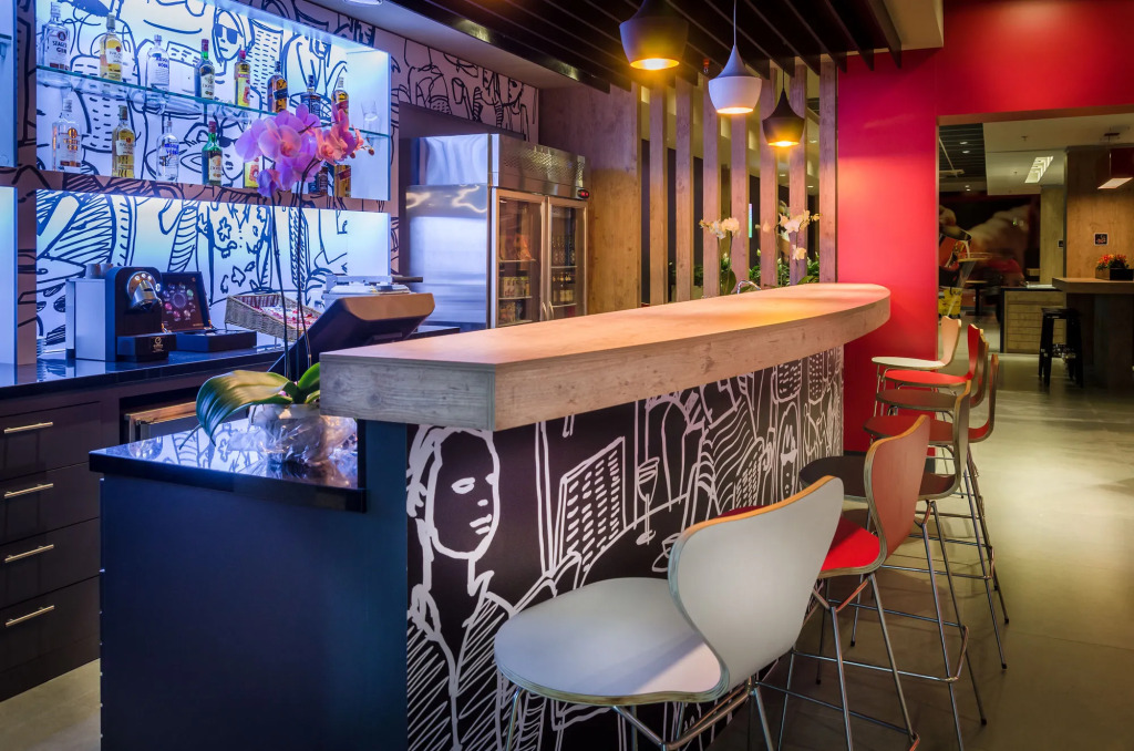 Ibis Porto Alegre Assis Brasil - Estacionamento Gratuito para hospedes