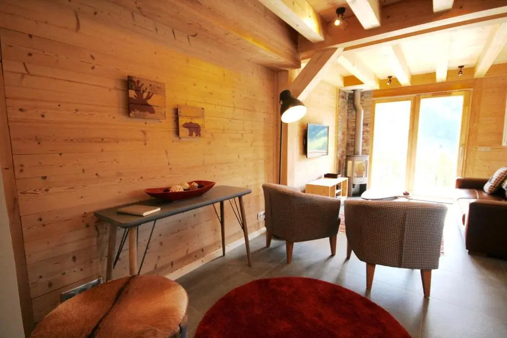 Chalet Timbers - Light and modern - sleeps 6 - Les Gets