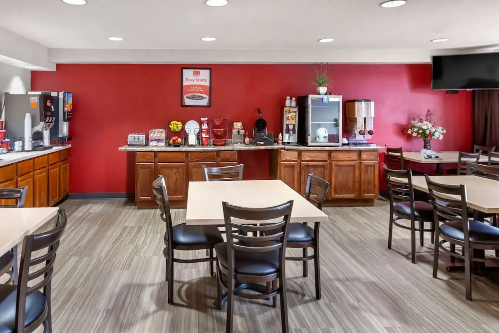 Riverview Inn & Suites