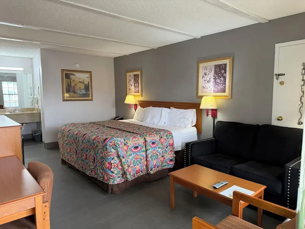 Key West Inn - Chatsworth