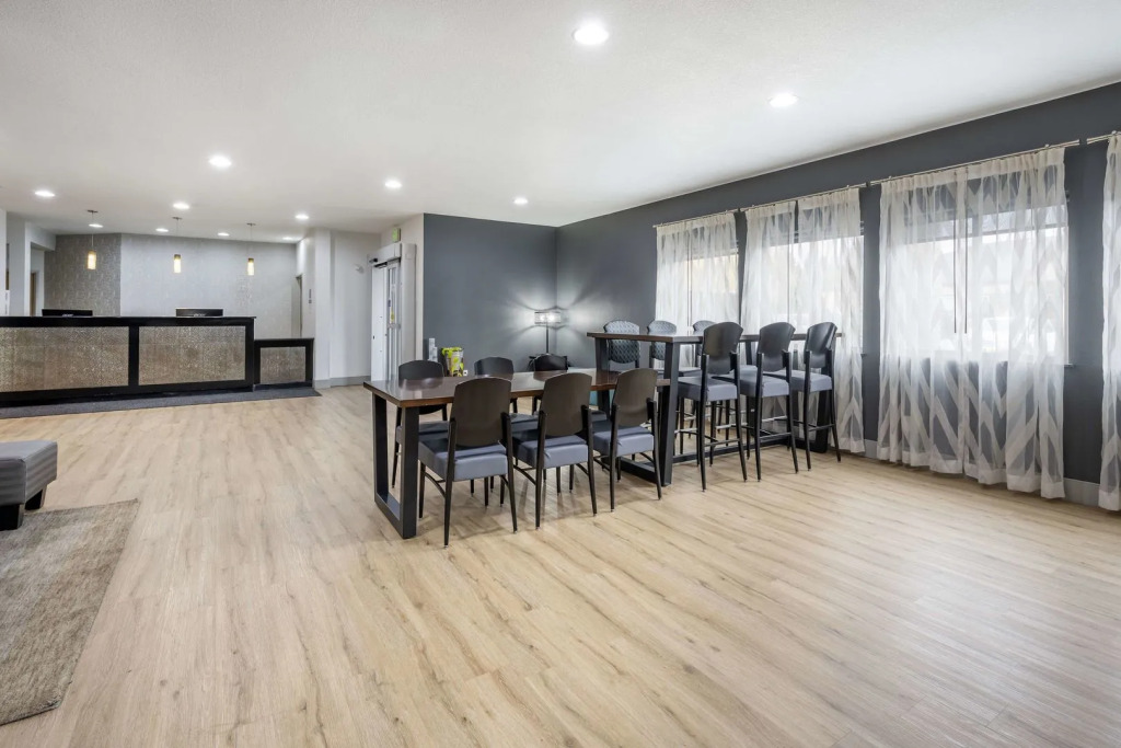 Best Western PLUS Peppertree Airport Inn