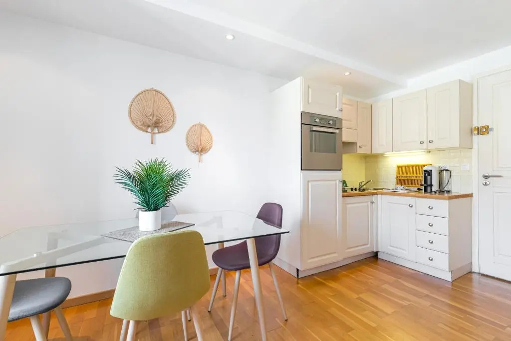 Massena Street - 1 Bdr Duplex with AC & Parking