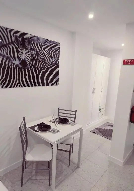 Moradia Geminada V0 - Localização Central - Casa Inteira