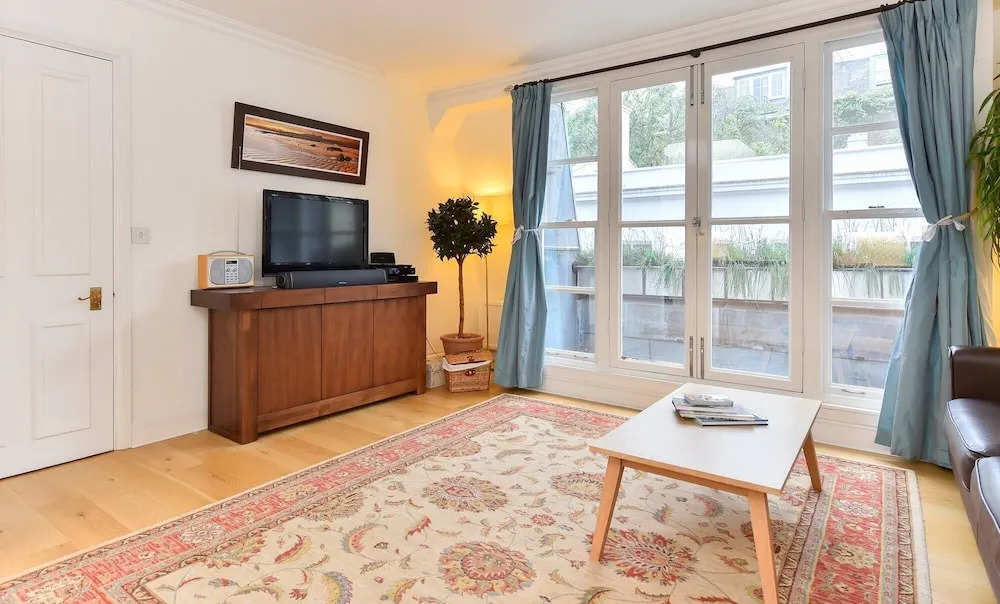 Charming Flat Near Earl's Court Station / 4 Guests