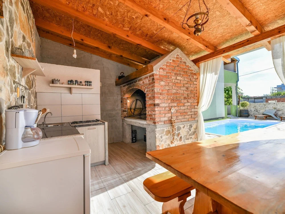 Lovely Holiday House With Private Pool, Charming Open Kitchen, Near Old Town