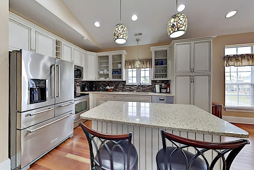Expansive W/ Elevator - 4 Blocks To Beach 5 Bedroom Condo