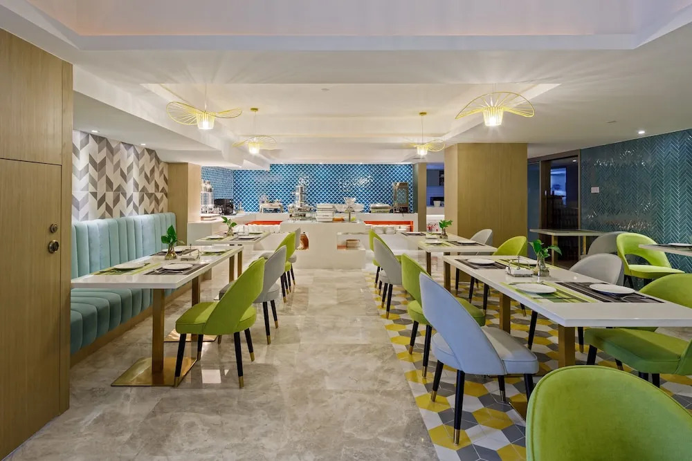 Kaigaosi Hotel (Guangzhou Railway Station Subway Station Baima Clothing City)