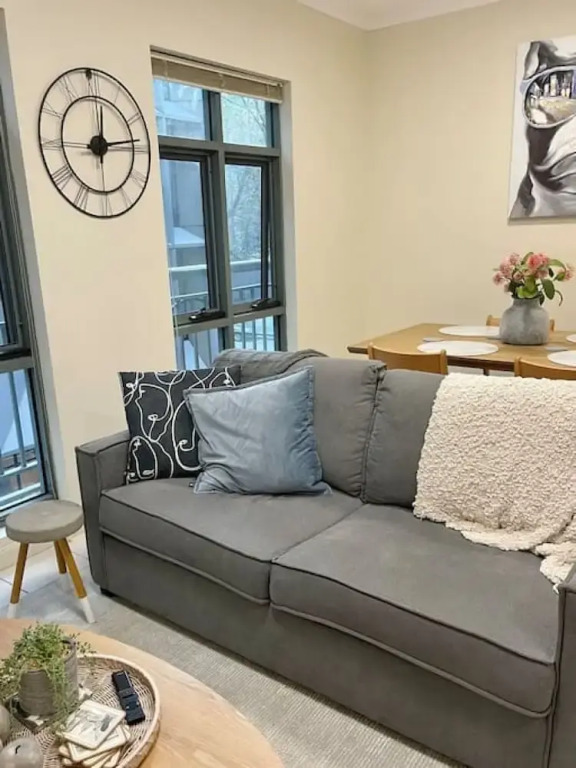 Morgan Place Central Melbourne CBD Apartment on Flinders Lane Late Check-out Complimentary Welcome Hamper
